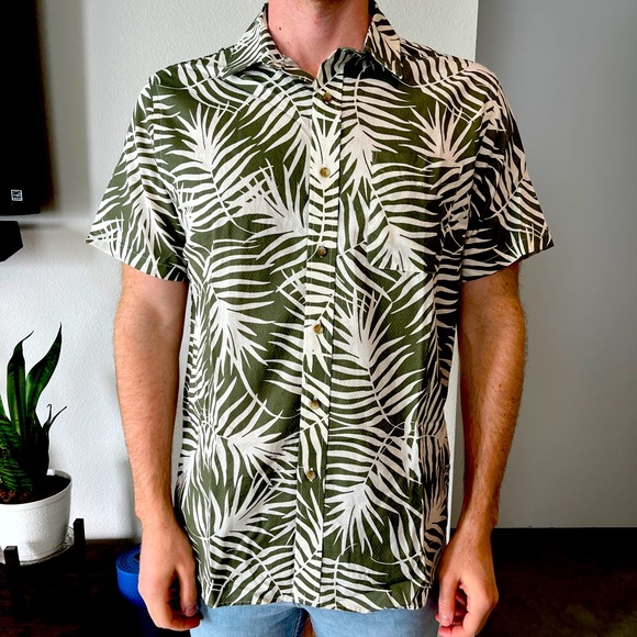 Pendleton Men’s Size L- gorgeous shirt! Smoke and pet free home! - Picture 2 of 4